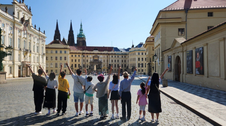 “3대 가족의 솔직한 여행 후기.”