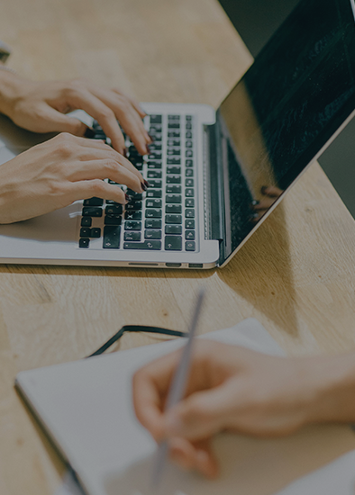 <h5><strong>Communication Team</strong></h5><br>PR 전략 수립부터 위기관리까지<br>브랜드와 미디어를 연결하는 전문가 그룹입니다