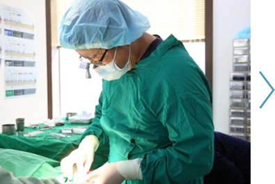 <span><br></span> <h6 style="text-align: center;"> <span style="background-color: #4999b7;     border-radius: 50px;     color: white;     padding: 0 8px;     font-size: 0.8em;">STEP 03</span></h6> <span><br></span> <h6 style="text-align: center;"><span style="color: fff;">당일 수술진행하여<br>임시치아까지 장착합니다</span>   </h6>