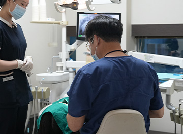 <p><br></p> <h5 style="text-align: center;"> <span style="background-color: #4999b7;     border-radius: 50px;     color: white;     padding: 0 8px;     font-size: 0.8em;">STEP 01</span></h5> <h4 style="text-align: center;"><span style="color: fff;">개인별 맞춤상담으로<br>환자의 상태 파악</span>   </h4><p><br></p>