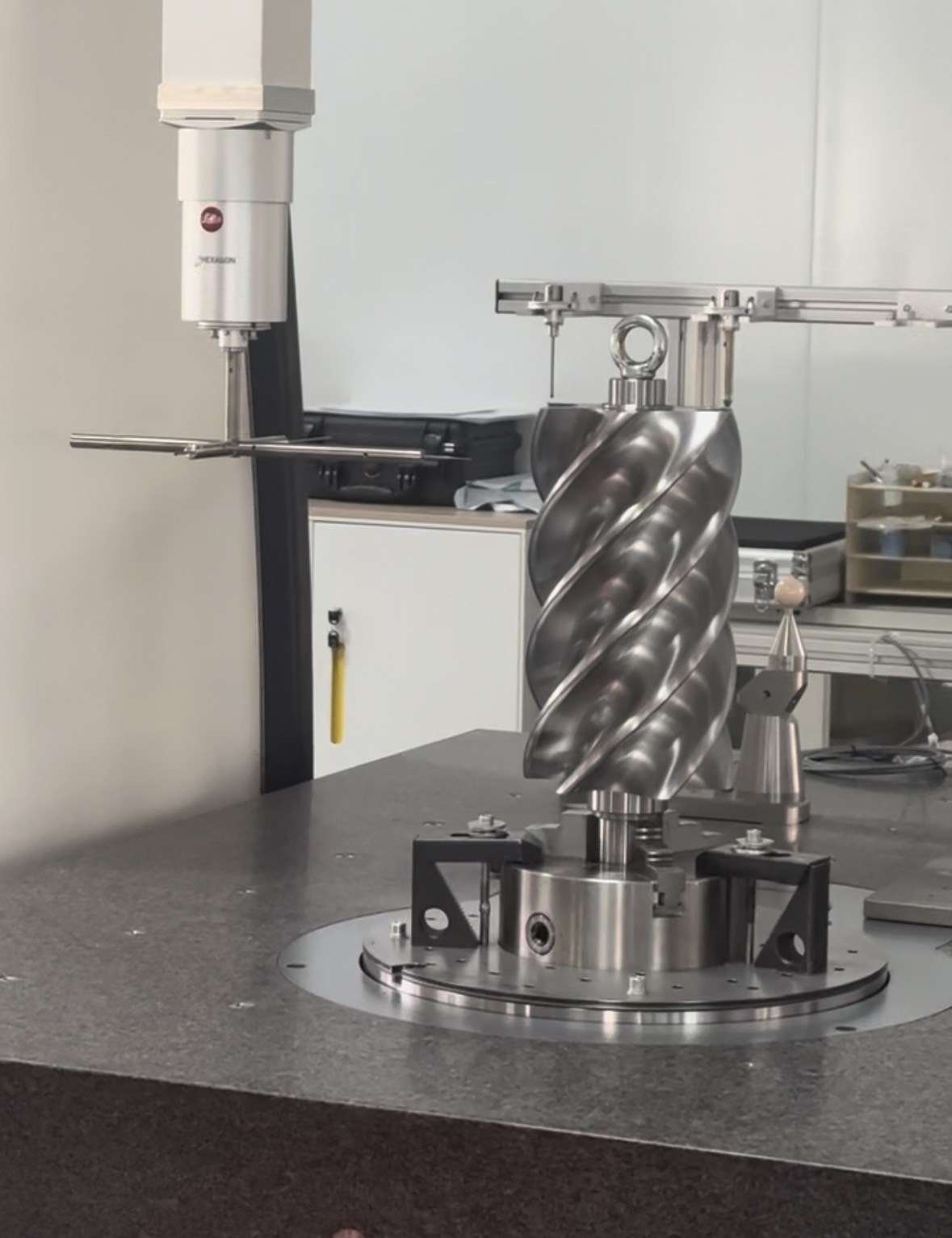 <img src="https://cdn.imweb.me/upload/S2025111472a3f3b38b37d/4e523aaef109d.png" alt="로고 설명"          style="position: absolute; bottom: 10px; right: 10px; width: 80px; height: auto; z-index: 10;">