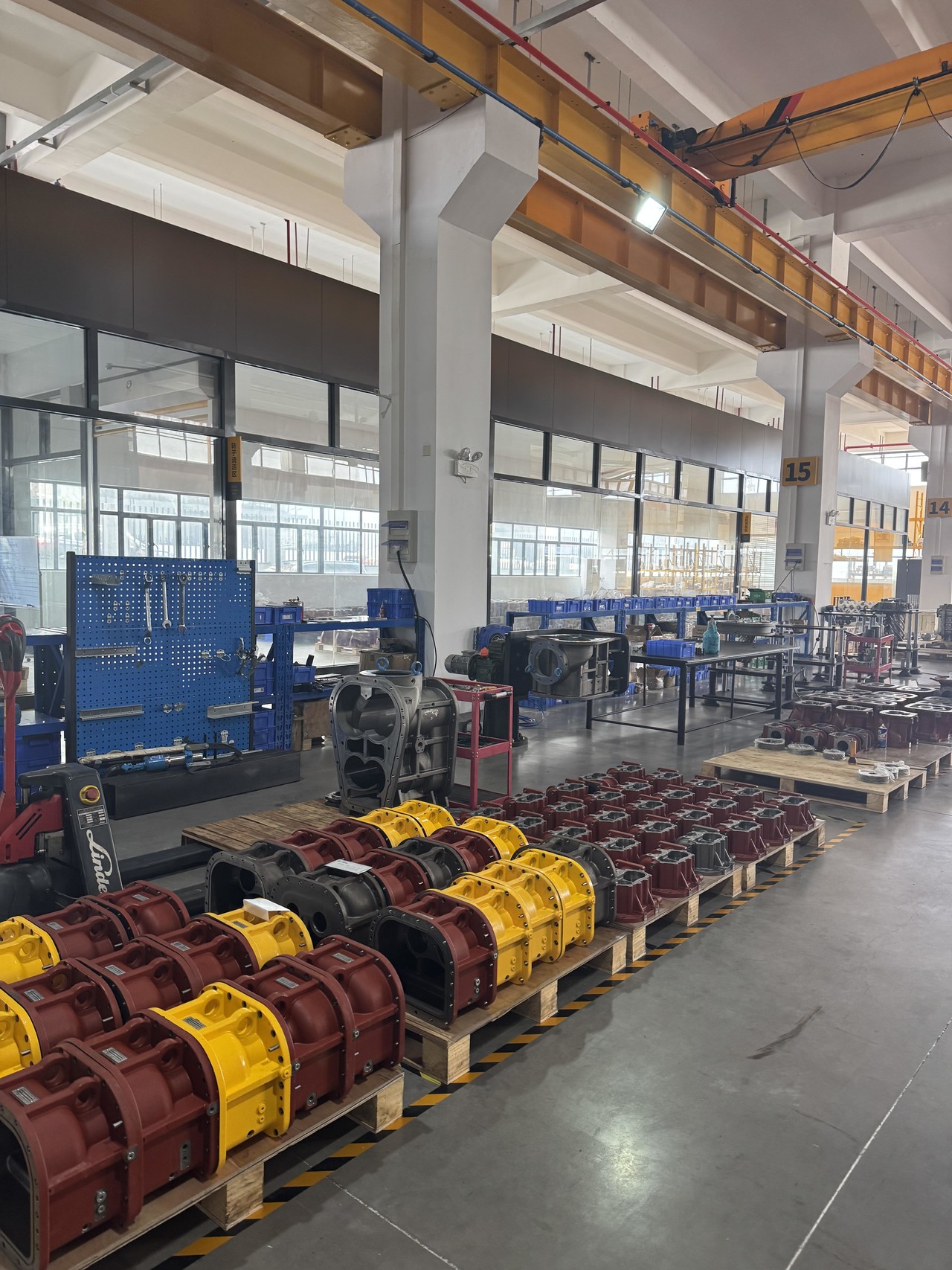 <img src="https://cdn.imweb.me/upload/S2025111472a3f3b38b37d/4e523aaef109d.png" alt="로고 설명"          style="position: absolute; bottom: 10px; right: 10px; width: 80px; height: auto; z-index: 10;">