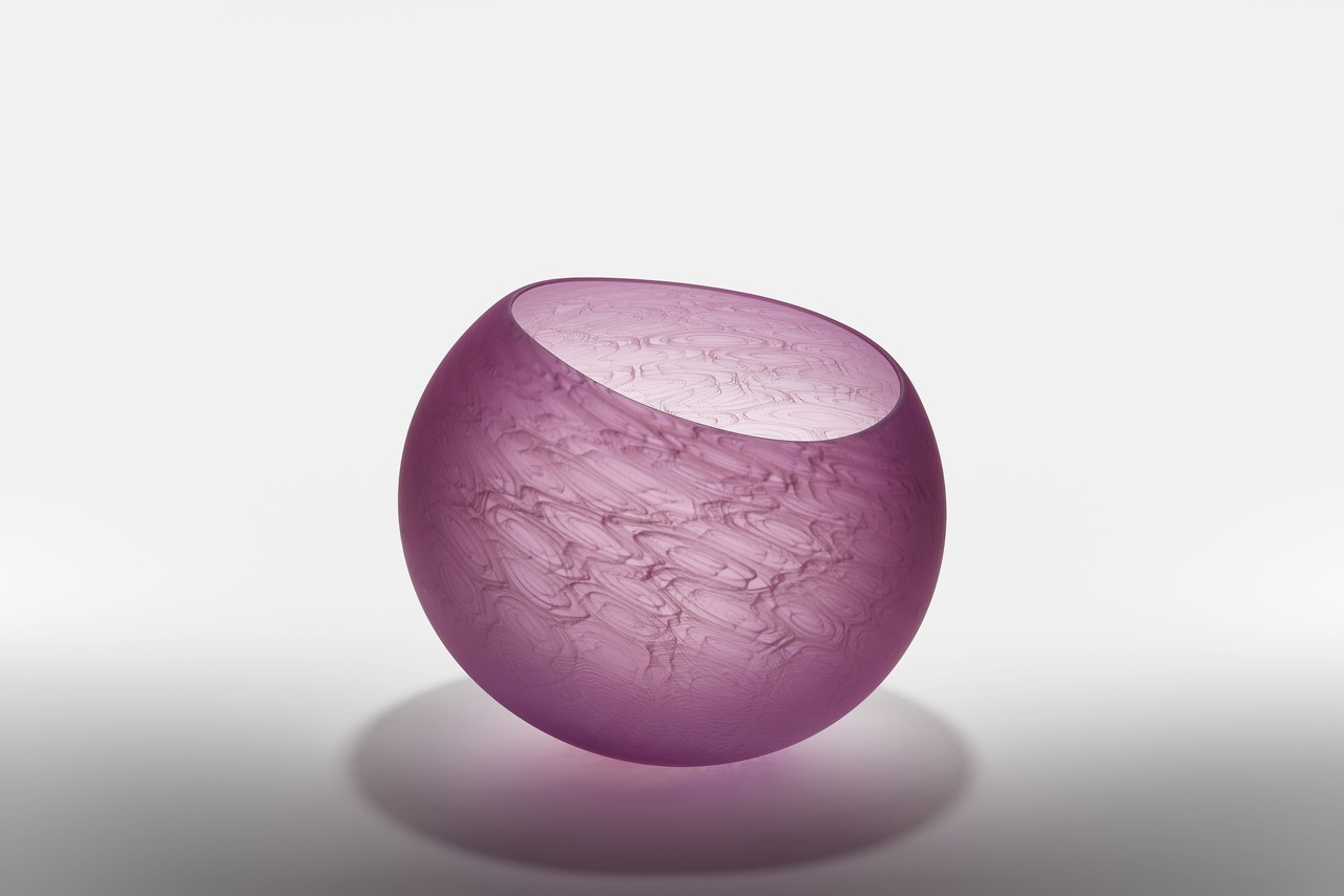 A cloudy sky(Purple)  / Glass / Blown, sandblasted and acid polished / w410 d410 h350 (mm) / 2024