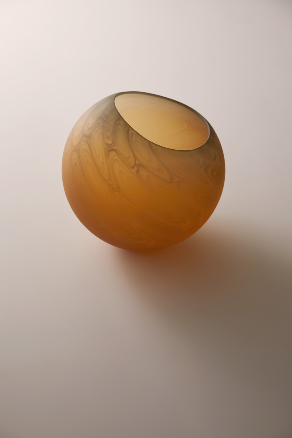A cloudy sky(Orange) / Glass / Blown, sandblasted and acid polished / w250 d250 h220 (mm) / 2024