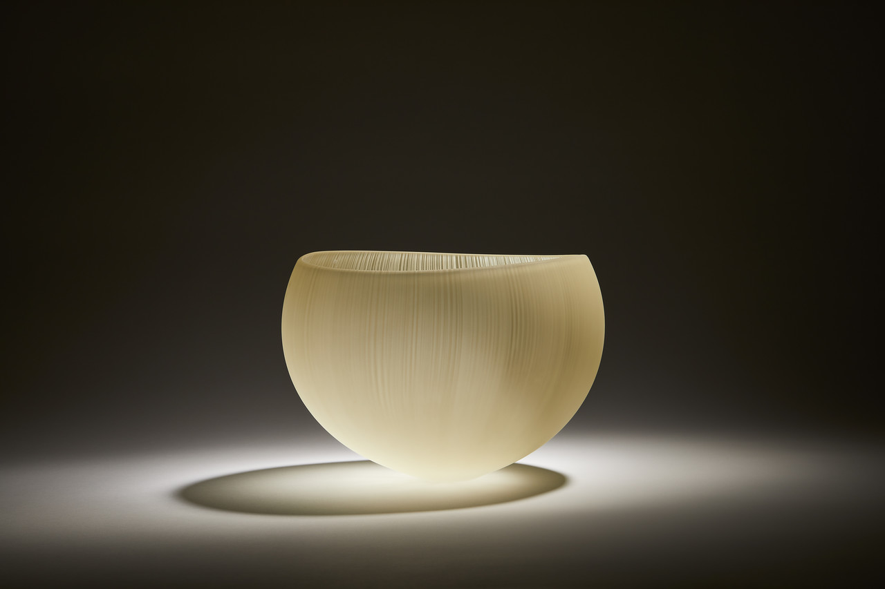 Dandelion seeds on the moon / Glass / Blown, sandblasted and acid polished / w320 d320 h220 (mm) / 2022