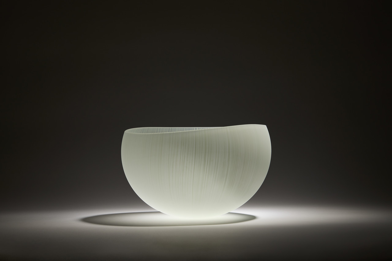 Spring dandelion seeds / Glass / Blown, sandblasted and acid polished / w340 d340 h205 (mm) / 2022