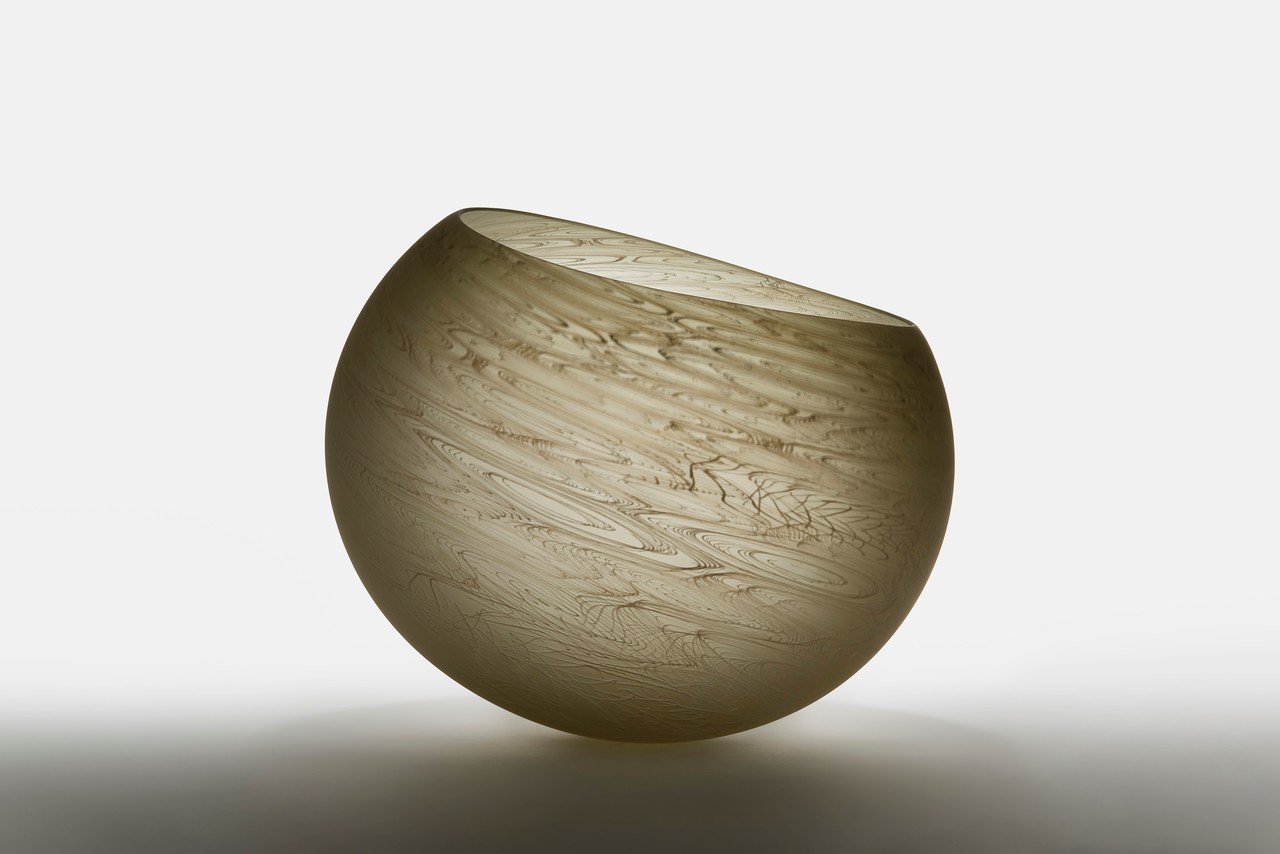 A cloudy sky(Gray)  / Glass / Blown, sandblasted and acid polished / w460 d460 h380 (mm) / 2024