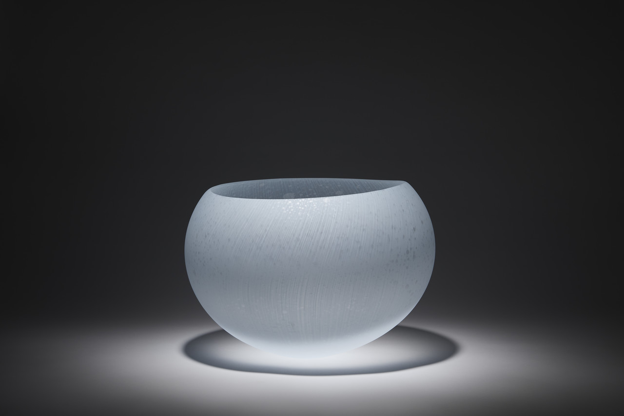 Dandelion seeds on a rainy day 1 / Glass / Blown, sandblasted and acid polished / w430 d430 h305 (mm) / 2023