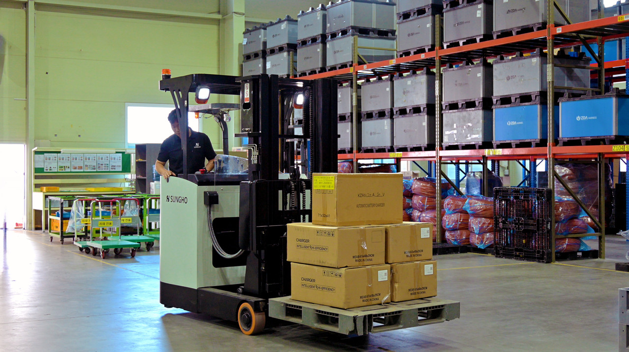 <img src="https://cdn.imweb.me/upload/S2025111472a3f3b38b37d/4e523aaef109d.png" alt="로고 설명"          style="position: absolute; bottom: 10px; right: 10px; width: 80px; height: auto; z-index: 10;">