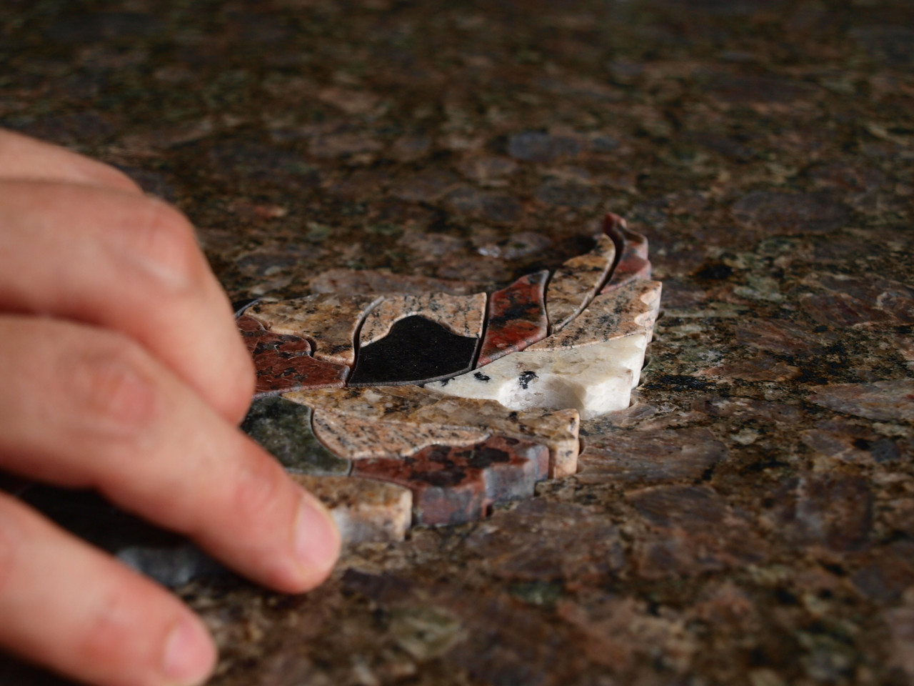 <p style="font-weight: 800;">01. 컷팅 & 상감</p>