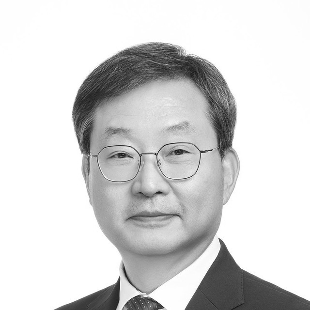 <p style="text-align: left; margin-top: 1em;"> <strong>정진택</strong><br> 대구경북과학기술원<br> (DGIST) 이사장 </p>