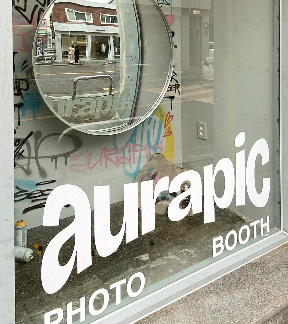 <style>  /* 마우스를 올리기 전 기본 버튼 스타일 */  .franchise-button {       display: inline-block;       padding: 14px 30px;        background-color: #ffffff; /* 배경색: 흰색 */        color: #000000; /* 기본 텍스트색: 검정색 */        text-decoration: none;        border-radius: 999px;        font-weight: 500;        font-size: 16px;        font-family: 'Bricolage Grotesque', 'Pretendard', sans-serif;        transition: background-color 0.3s, color 0.3s;        /* 버튼 배경과 대비되는 테두리를 추가하면 호버 시 깔끔합니다. (선택 사항) */        border: 1px solid #ffffff;   }   /* 마우스를 올렸을 때 (hover) 스타일 */   .franchise-button:hover {        background-color: #d9bbff; /* hover 시 배경색: 보라색 계열 */        color: #ffffff; /* hover 시 텍스트색: 흰색 */        border: 1px solid #ffffff; /* 호버 시에도 흰색 테두리 유지 */   } </style> <p style="text-align: center; line-height: 0.5; letter-spacing: -0.7px; font-weight: 500; font-size: 20px; color: #ffffff;">렌탈 문의</p> <p style="text-align: center; line-height: 1.5; letter-spacing: -0.7px; font-weight: 500; font-size: 56px; color: #ffffff; font-family: 'Bricolage Grotesque', sans-serif;">Rental</p> <div style="text-align: center; margin-top: 20px;">        <a href="https://www.naver.com" target="_blank" class="franchise-button">            더 알아보기        </a> </div>