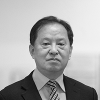 <p style="text-align: left; margin-top: 1em;"> <strong>김용표</strong><br> 이화여자대학교 <br>화공신소재공학과<br> 명예교수 </p>