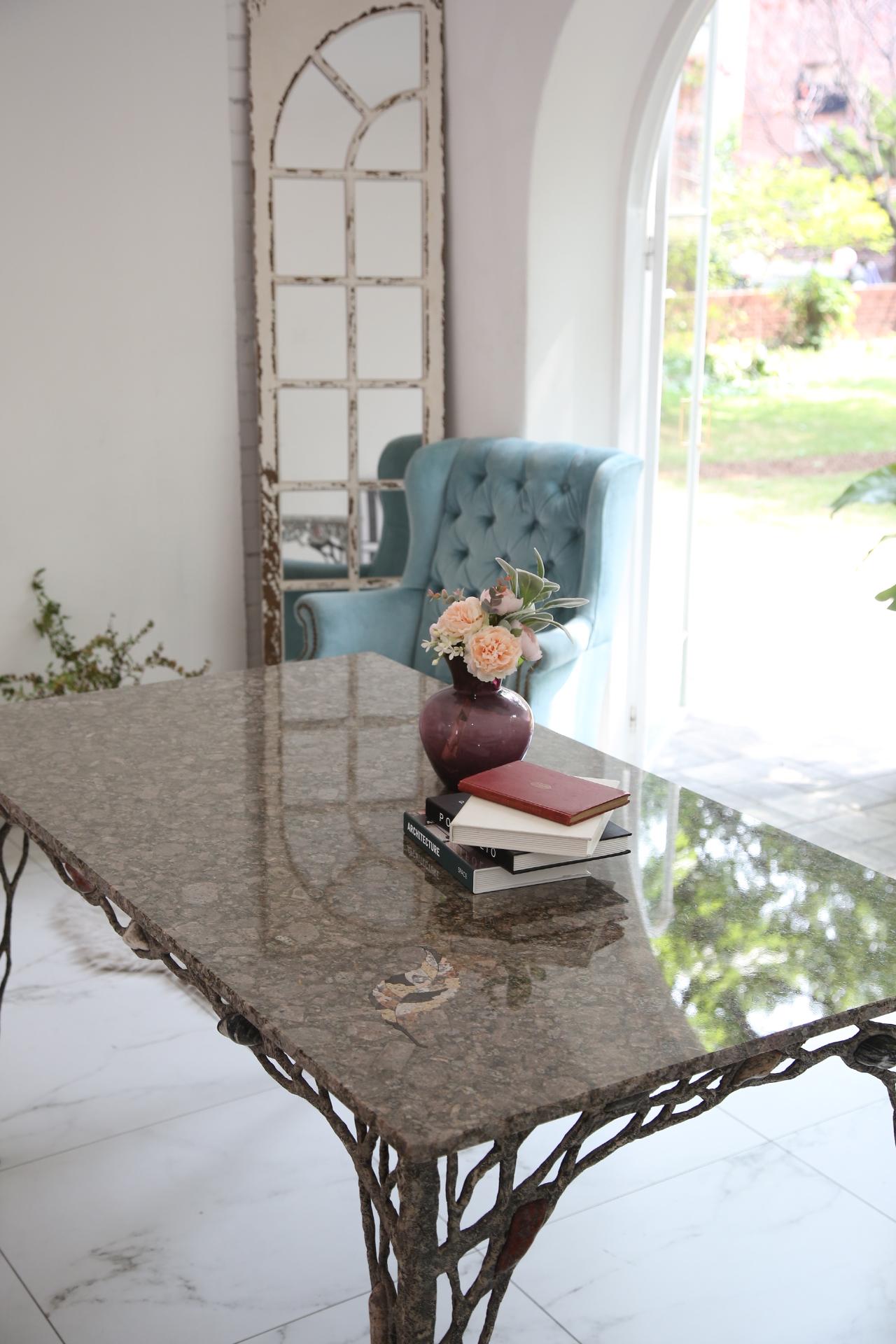 <p style="font-weight: 700; line-height: 130%; /* 2.275rem */ letter-spacing: -0.0875rem;">라무스</p>