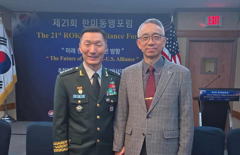 주한미군전우회 회장, 한미동맹 포럼 참석 (11.28, 연합사부사령관 김성민 대장과 함께)