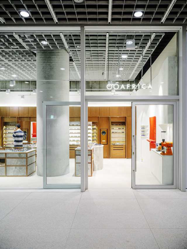 <p style="text-align:left; font-size:16px; margin-top:26px;">POCELAIN<br><span style="color:#666;">₩ 60,000</span></p>