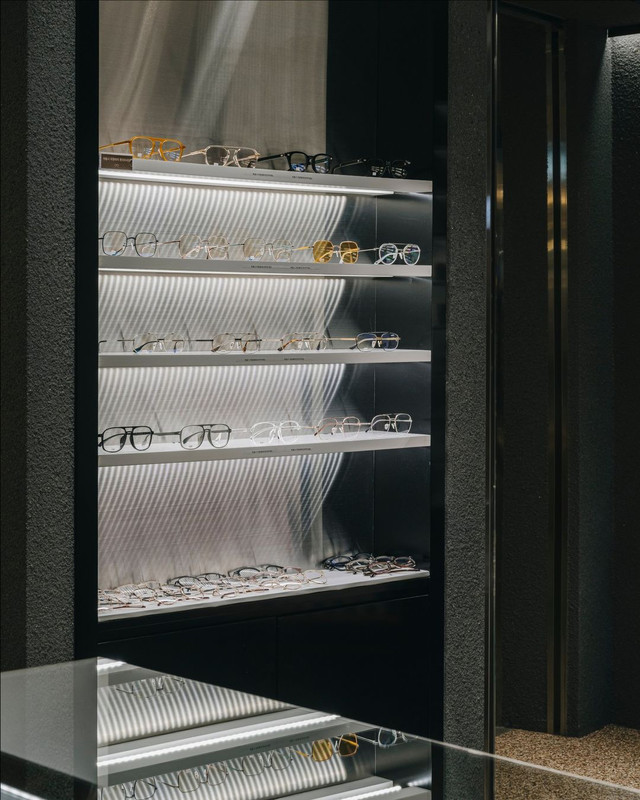 <p style="text-align:left; font-size:16px; margin-top:26px;">VITAE TELLUS IN<br><span style="color:#666;">₩ 80,000</span></p>