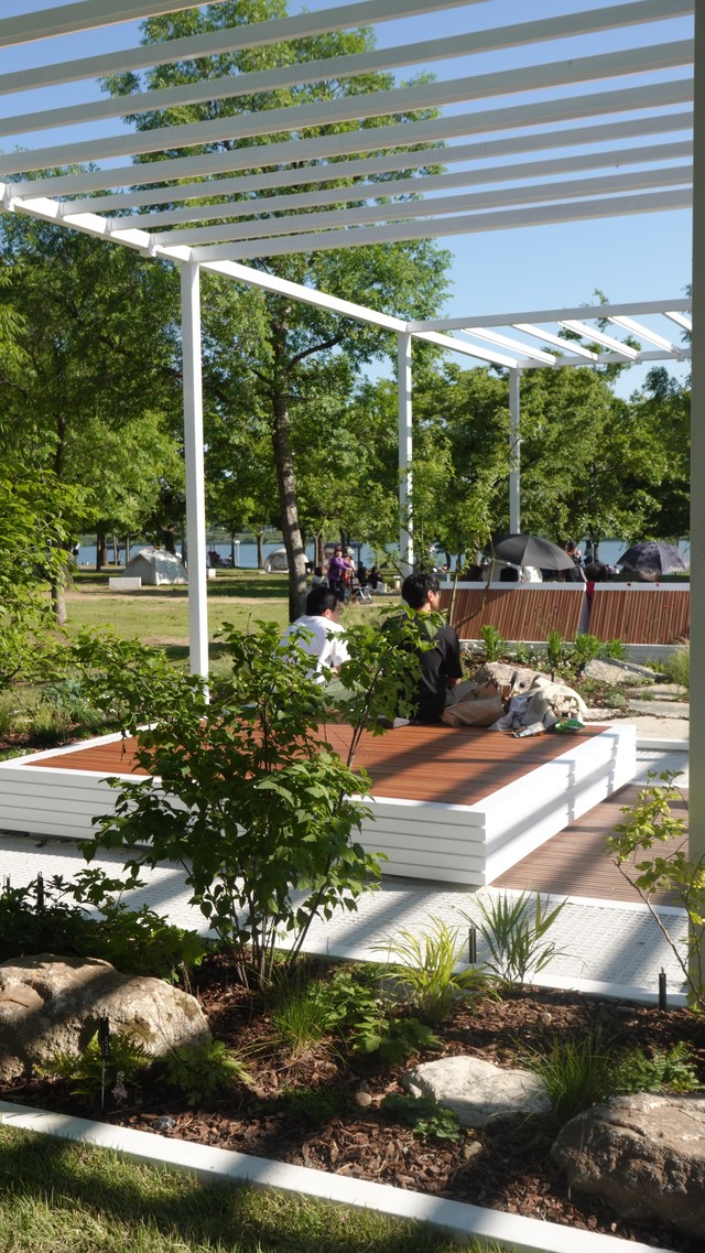 같이 제멋대로 앉는 방