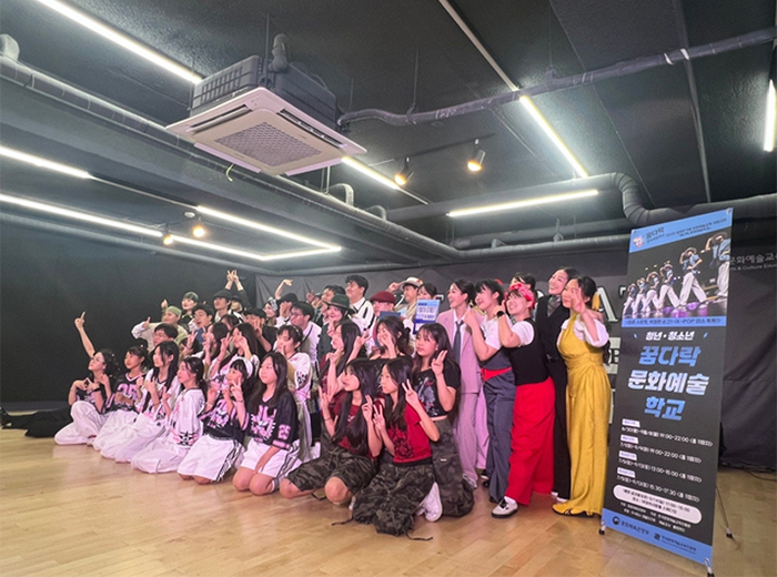 동대입구무대위사람들 스튜디오 행사대관 꿈다락 문화예술학교 발표회 단체사진