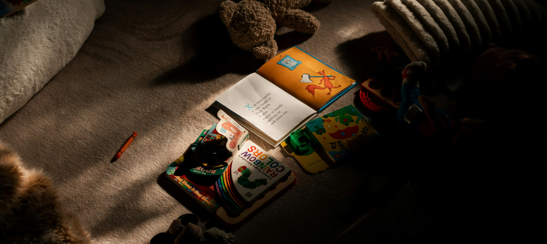 <div style="padding:0 0 0px 80px;">   <p style="line-height:1; margin:0;">     <span style="font-size:86px; font-weight:500; color:#fff;">KIDS FAVORITE</span>   </p>   <p style="line-height: 1; margin: 0;">     <span style="font-size: 86px; font-weight: 500; color:#fff;">PICK</span>   </p>    <!-- 설명문구 -->   <p style="line-height: 1.4; margin-top: 15px; margin-bottom: 0;">     <strong>       <span style="font-size: 16px; color:#fff;">        아이들의 상상력과 감성을 담아내는 키즈 액자 컬렉션입니다. <br>귀여운 일러스트부터 따뜻한 색감의 그래픽까지, 아이방을 포근하게 밝혀주는 디자인으로 구성했습니다.   </span>     </strong>   </p> </div>