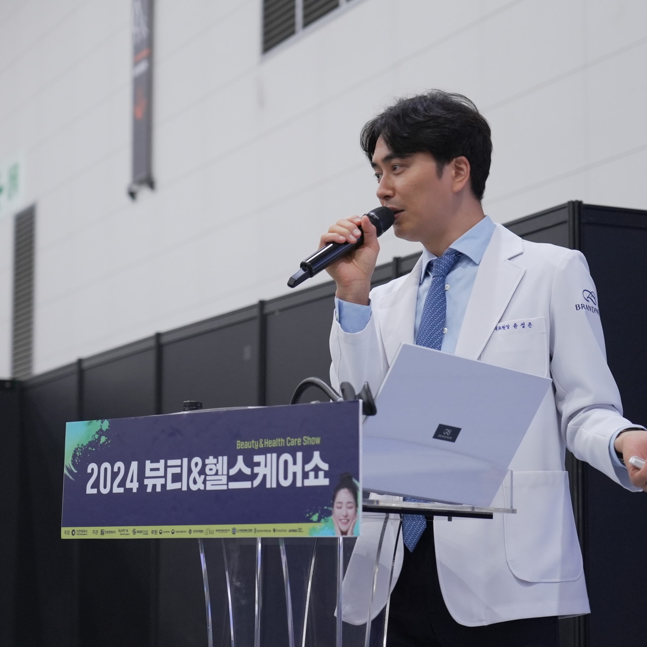 <strong><span style="color: rgb(26, 39, 79); font-size: 26px;">Seminar</span></strong>