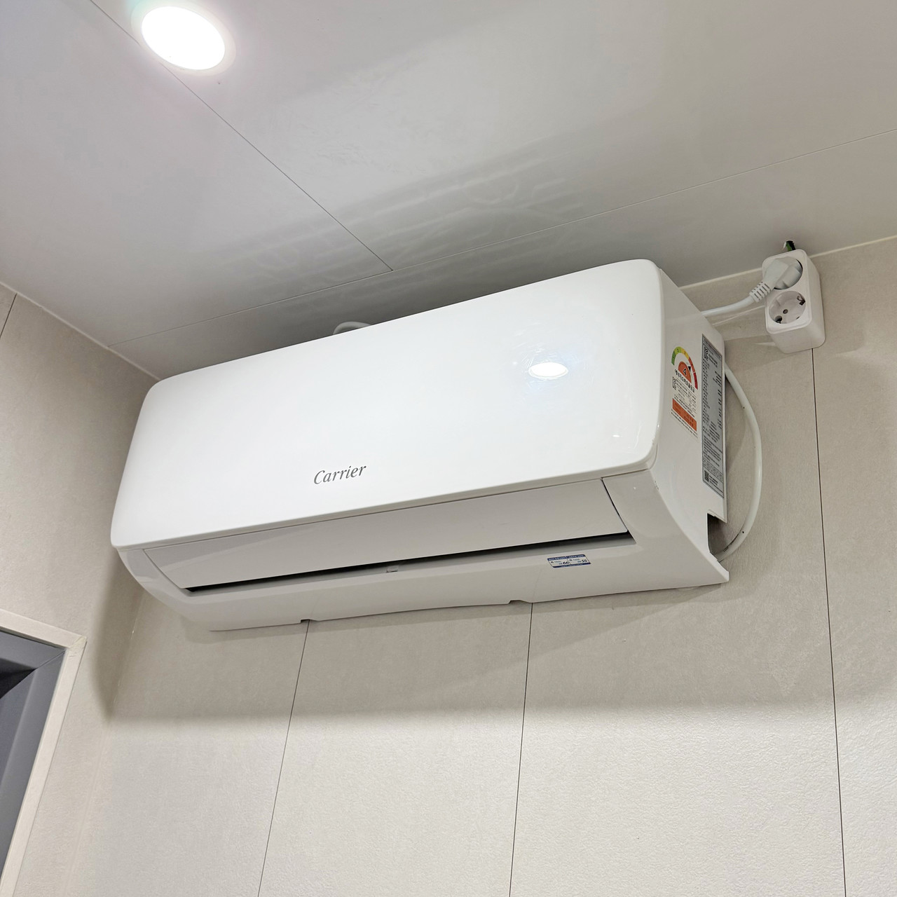 스테이지 캠핑앤 풀빌라의 캠핑 사이트의 개별 화장실 샤워장을 소개합니다.