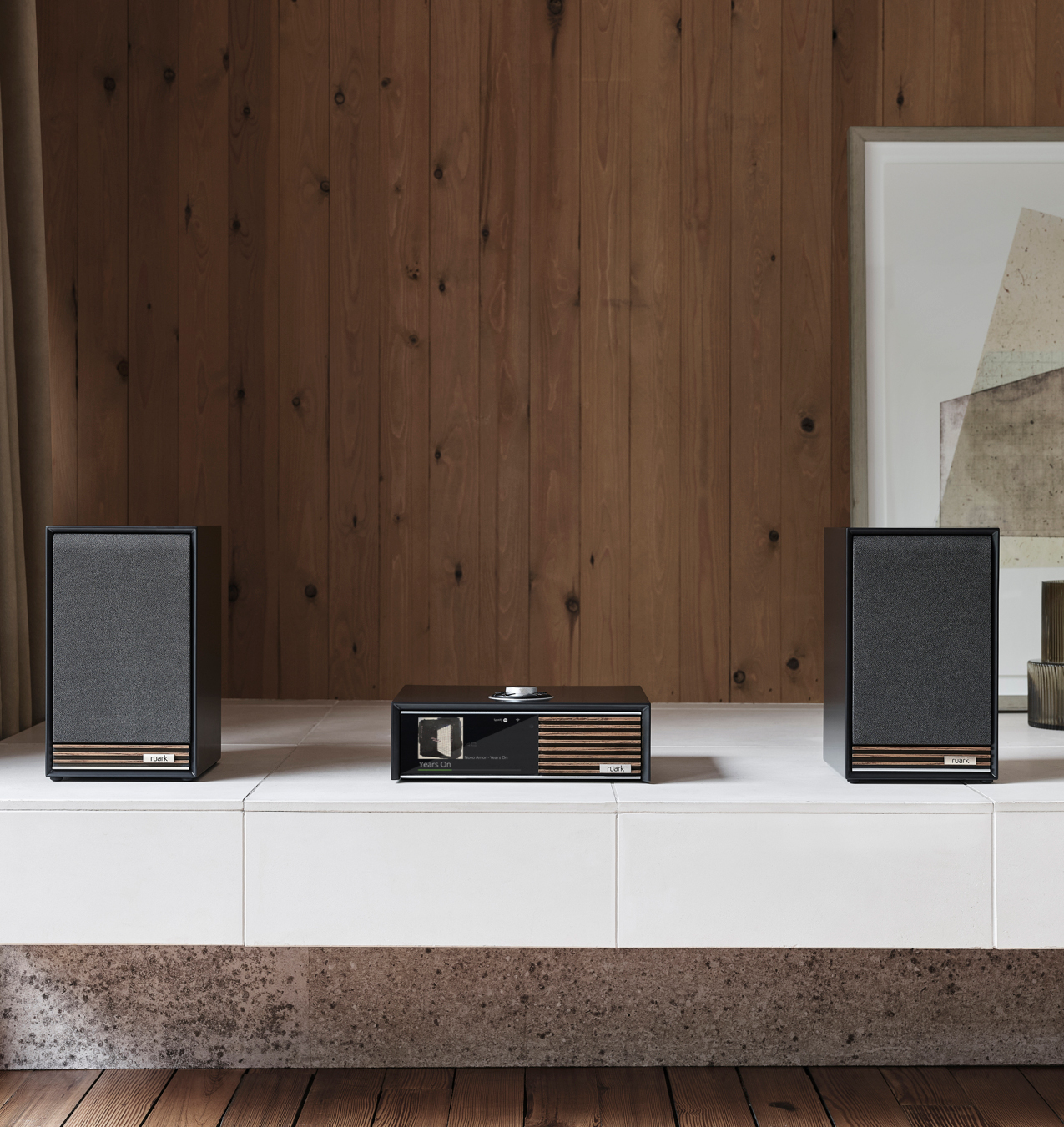 ‘Evoking the stereo music<br>centres of the 1970s the R610<br>streaming amplifier & Sabre-R<br>Bookshelf Speakers bring<br>amazing sound and timeless<br>style to any interior space’