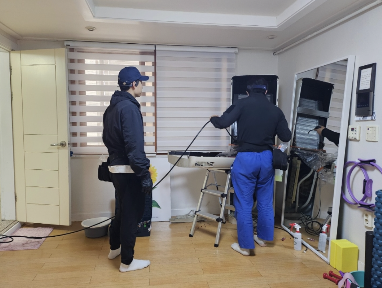 <div style="text-align:left"> <span style="font-size:22px;font-weight:bold">Floor-Standing Aircon Cleaning</span><br> With our expertise and professional-grade equipment,<br>  KriClean ensures a spotless and efficient air conditioning system.</span> <span style="font-size:18px"></span> </div>