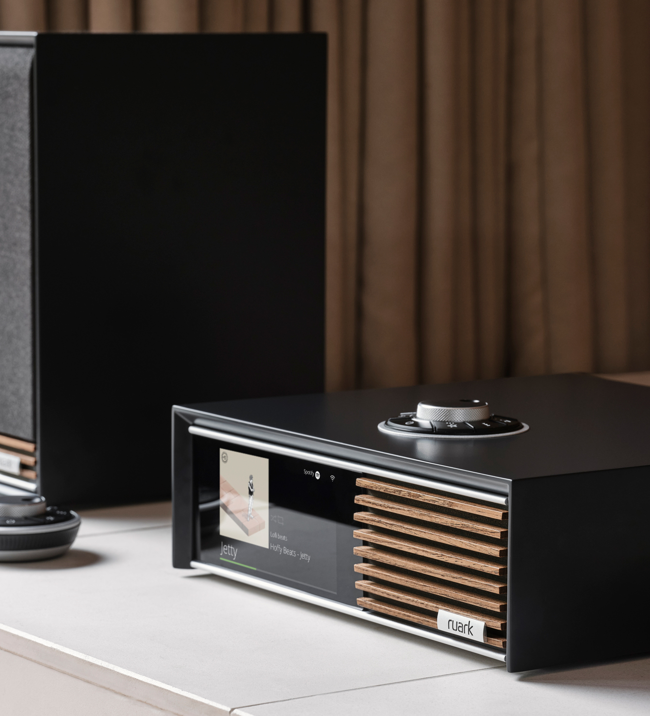 <p style="font-weight: bold;">R610 Music Console