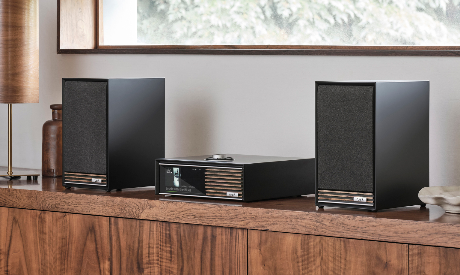 <p style="font-weight: bold;">Sabre-R Bookshelf Speakers