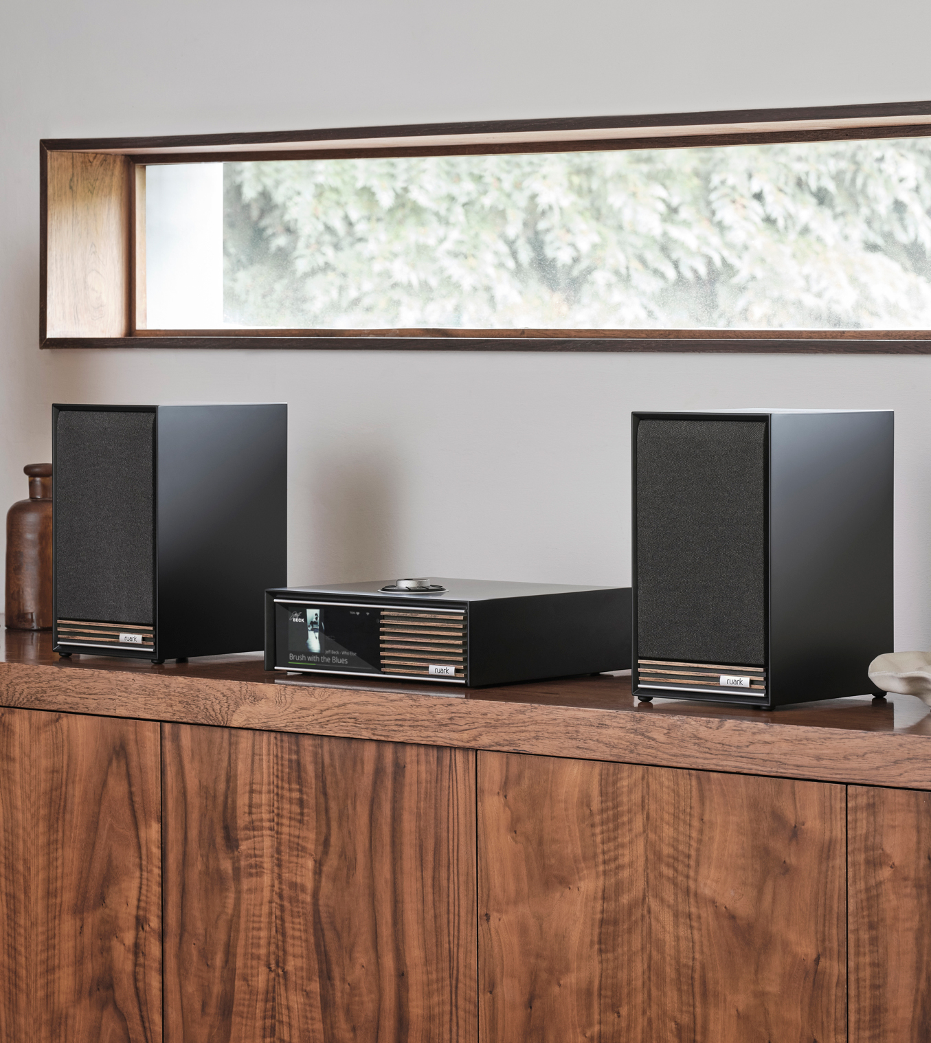 <p style="font-weight: bold;">Sabre Bookshelf Speakers