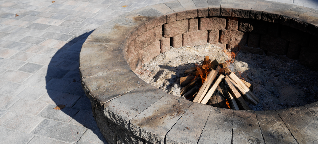 OPEN GROUND는 더작은재단이 청소년 그리고 장애인, 청년사회적기업가들을 위하여 마련한 자연 기반 문화예술공간입니다    우리는 '문화예술을 통한 성장'이라는 재단의 가치에 따라, 참여자들이 자연 속에서 예술을 경험하고, 휴식과 회복, 창조적 활동을 함께 누릴 수 있는 프로그램을 개발.운영하고 있습니다    OPEN GROUND는 -문화예술을 매개로 한 교육.체험 프로그램  -공동체적 활동  -자연 속에서 이루어지는 창의적 경험 이 가능하도록 설계된 재단의 열린 플랫폼입니다.