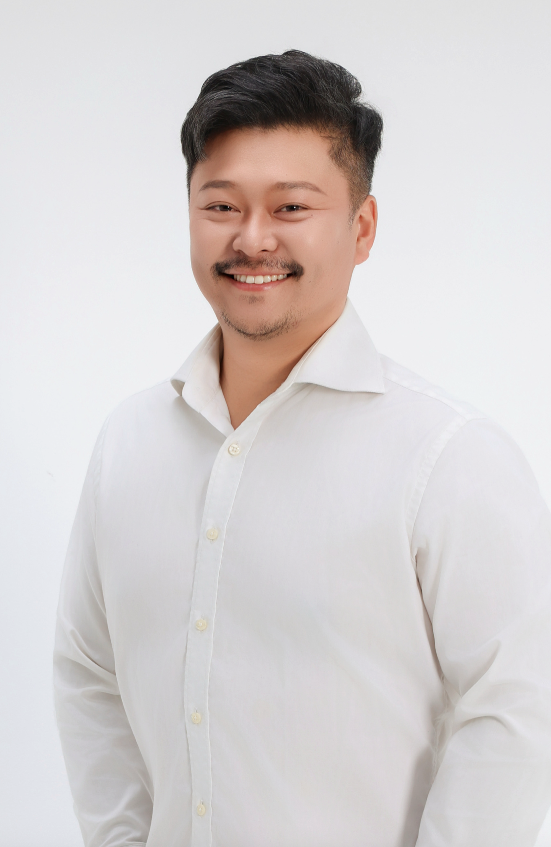 윤석현 강사는 AI 영상 제작, 파이널컷·캡컷 편집, vmix·OBS 기반 라이브 방송, 생성형 AI 활용 영상 제작을 전문으로 하는 강사입니다. 기업과 기관의 디지털 콘텐츠 역량을 강화하는 데 초점을 두고, 촬영·편집·라이브 송출까지 실무에서 바로 활용 가능한 교육을 제공합니다.