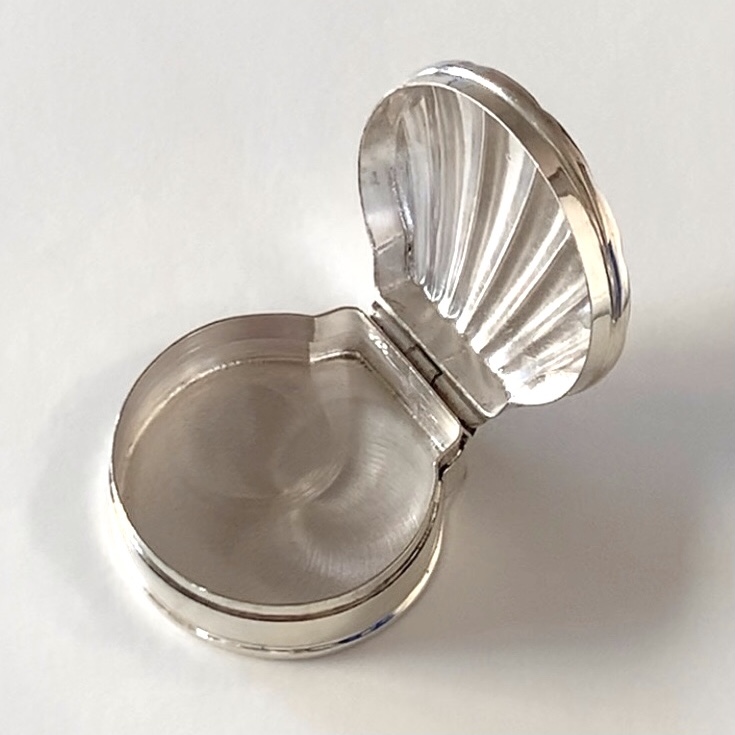 sterling silver shell pill box : cosetti