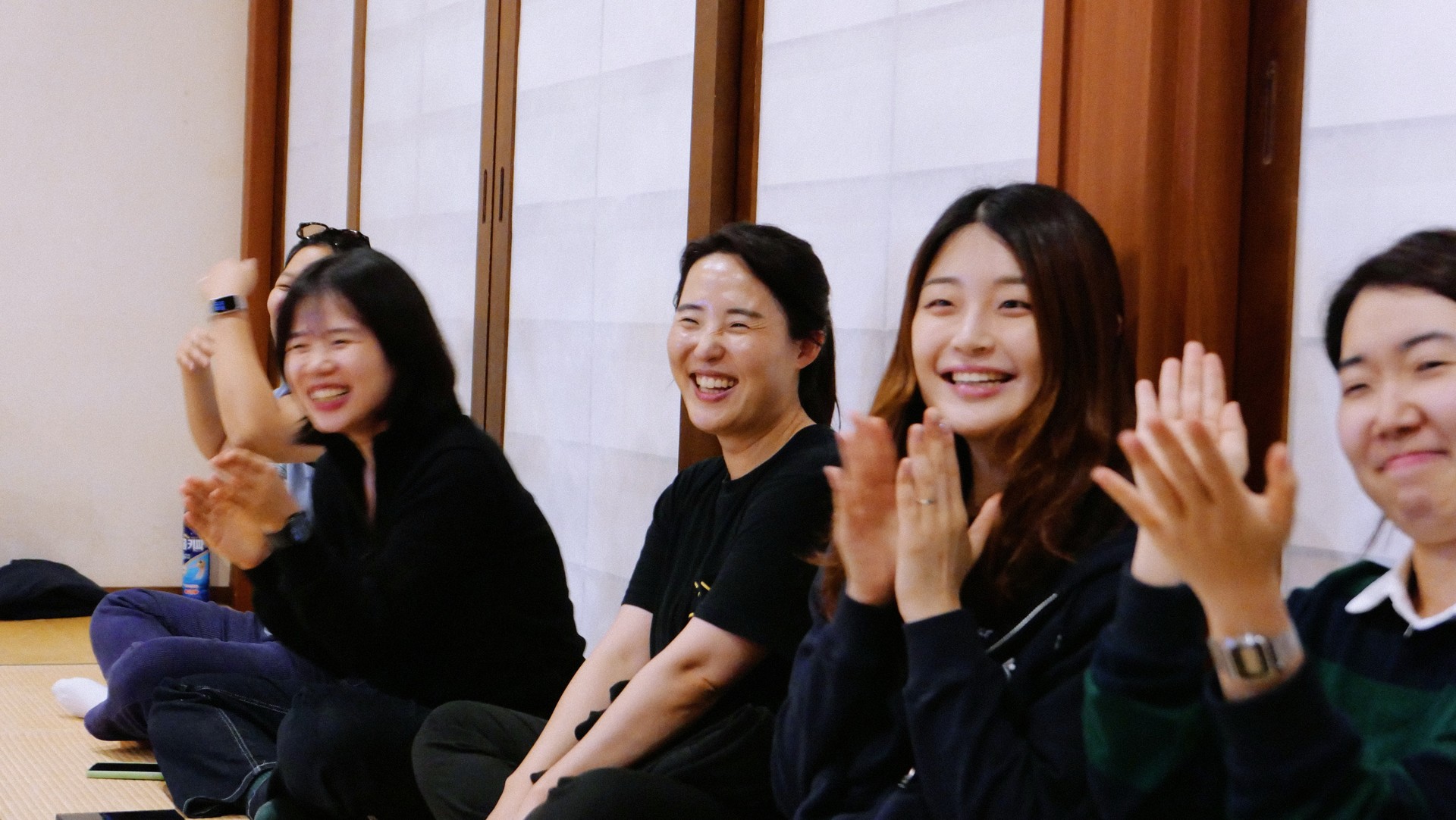 펠로우들이 웃고 있는 모습