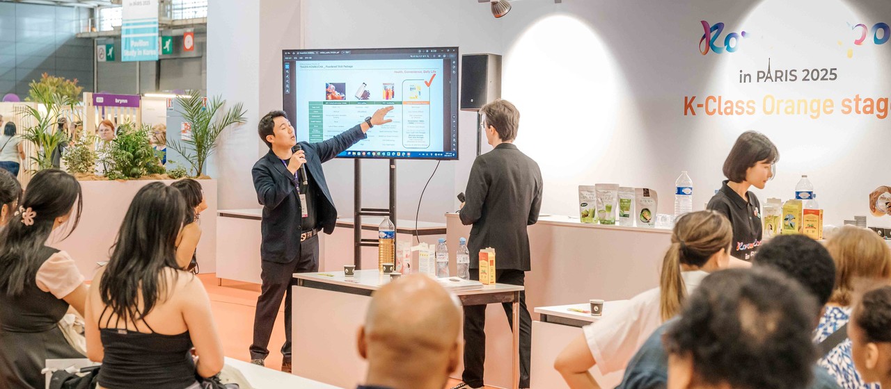 K-Class stage—exhibitor product demo and presentation