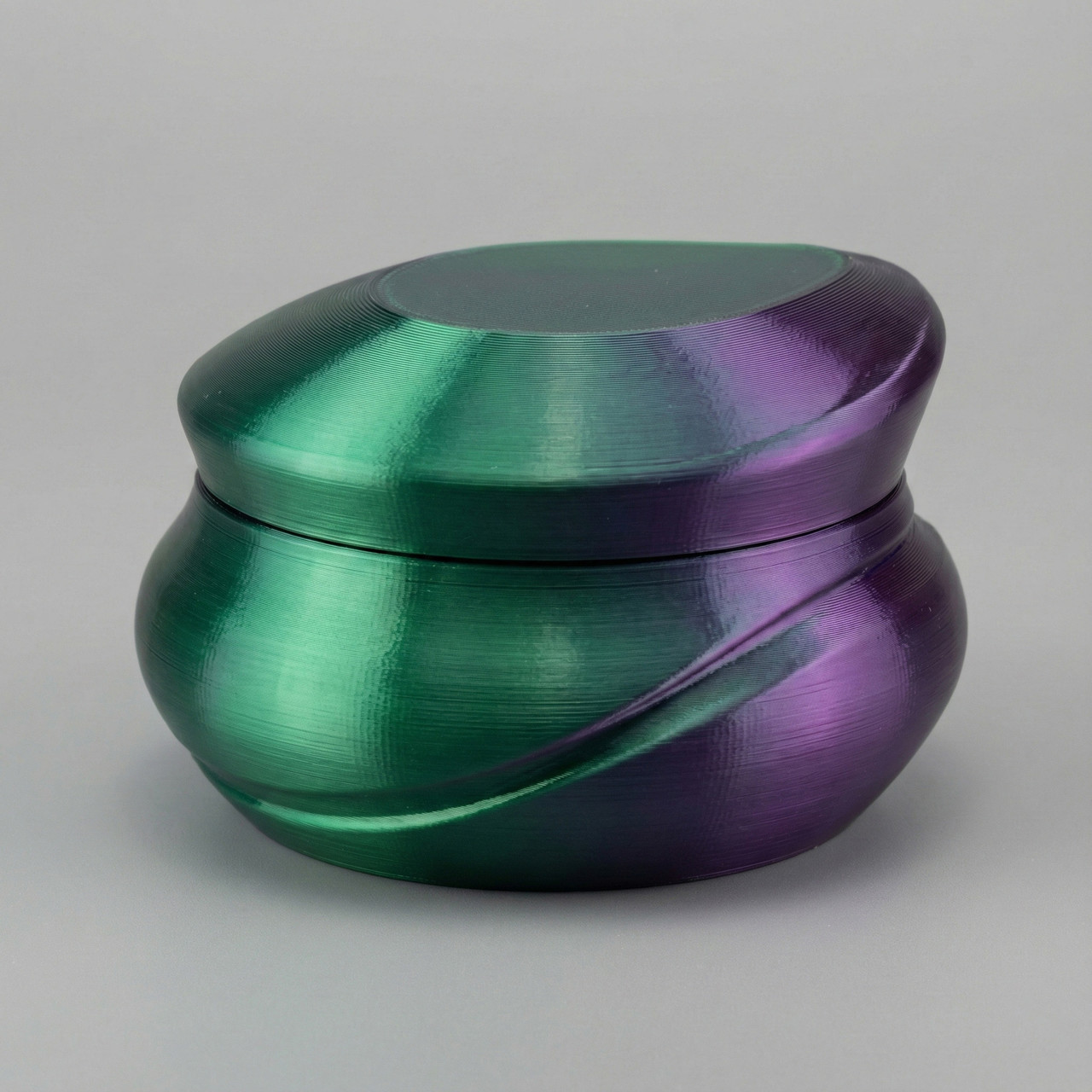 각도에 따라 색이 변하는 실크 필라멘트