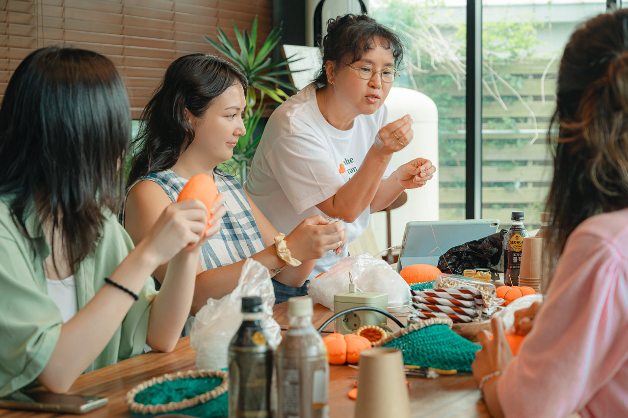 Join a haenyeo to experience making a tewak, the most essential tool used by haenyeo