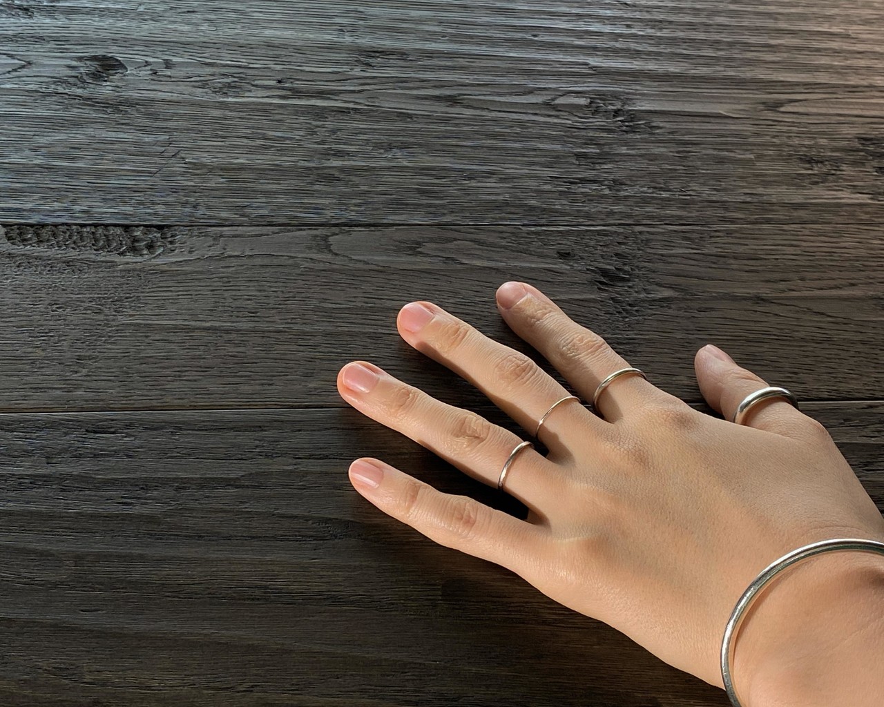 오일·UV 도장 처리된 원목마루 표면