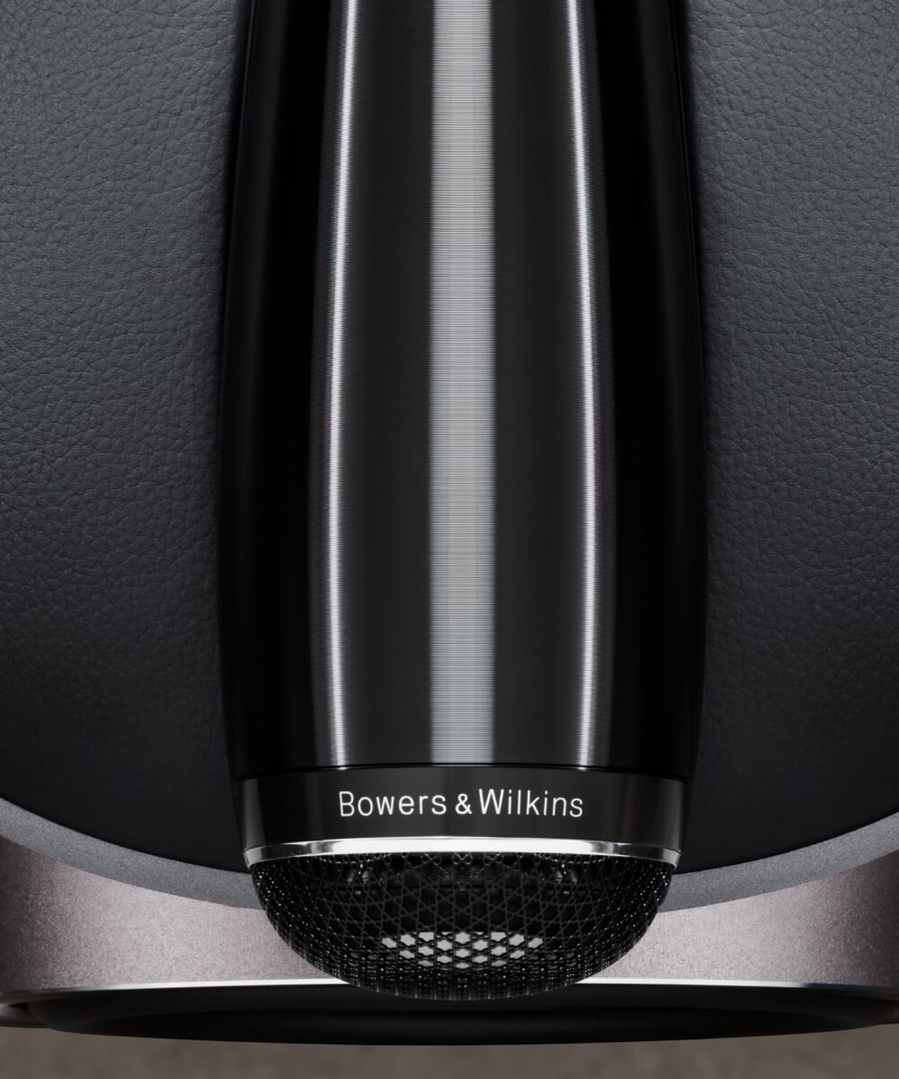 <span style="font-size:28px;color:#fff;">Honed</span><p style="margin-top:10px;">탁월한 디테일과 명료함을 위한 전문적 튜닝.