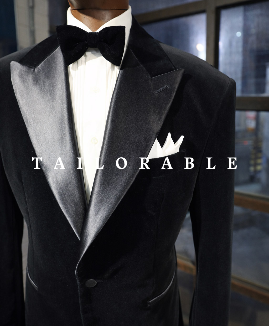 블랙벨벳으로 지어진 예식 1부 의상