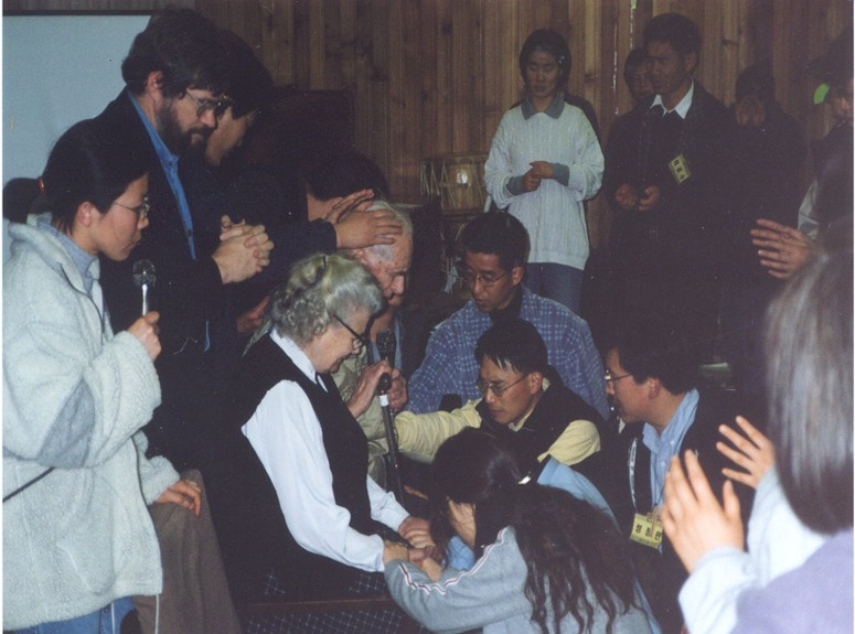 대천덕 신부 부부와 브래드 롱