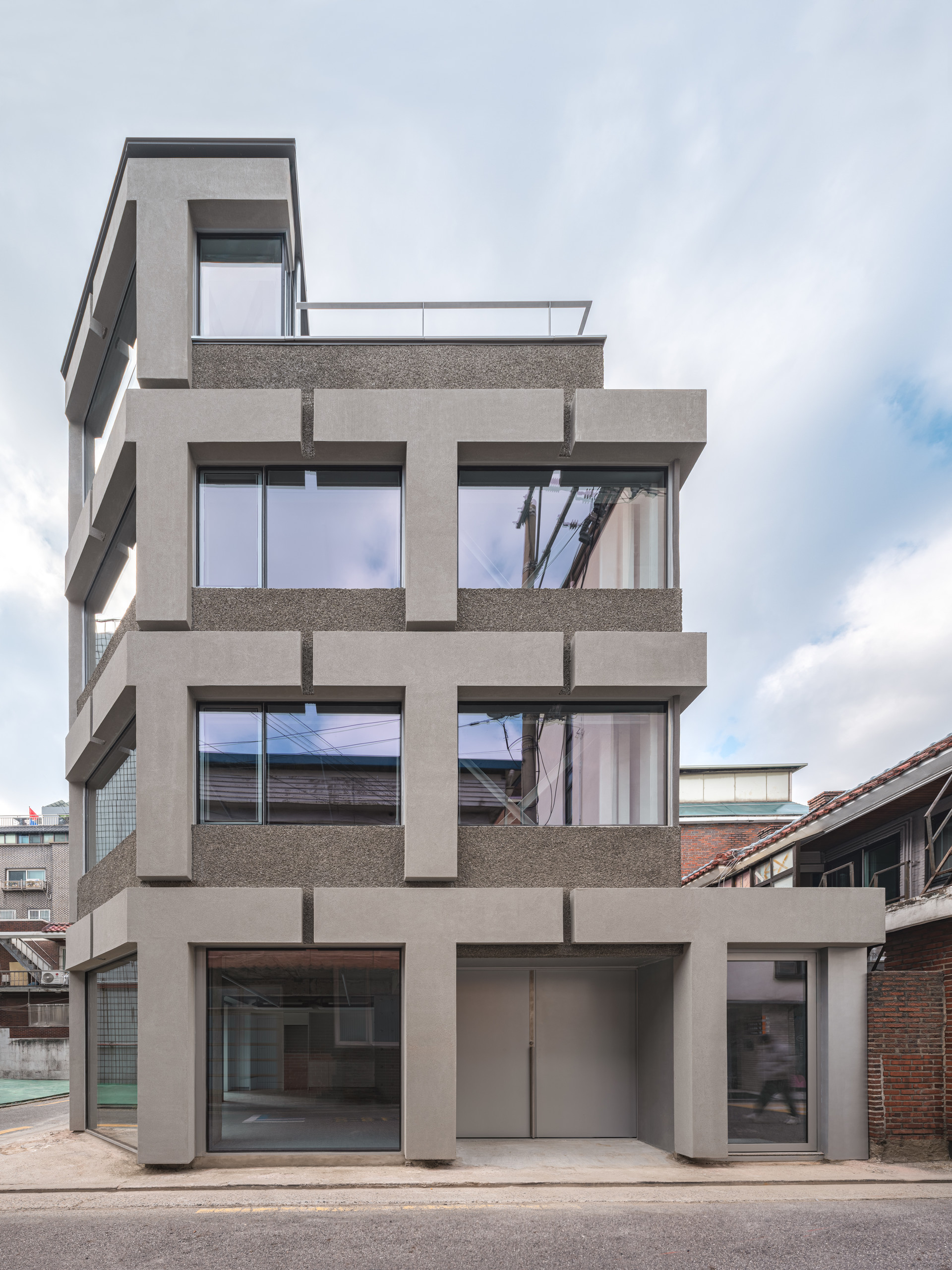 #03 Tempin Exterior - Daytime View
