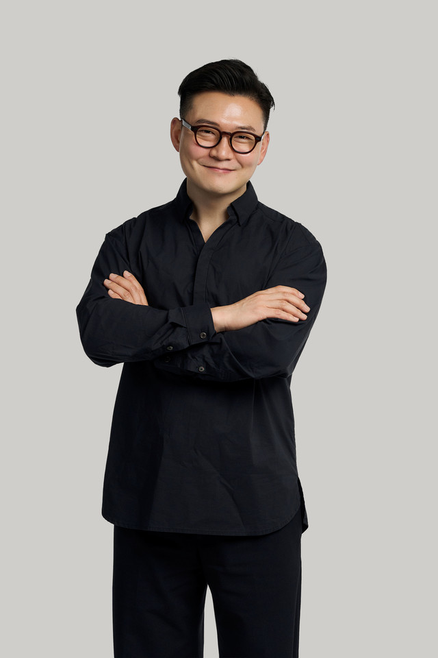 <span style="font-weight:bold;font-size:24px;">Danny Jung </span><br> <span style="font-size:20px;">Project Manager</span><br><br><span style="font-size:18px;">Pelli Clarke & Partners Japan,Inc.</span><br><span style="font-size:18px;">Tama Art Univ. M. Environmental Design <span class="area">