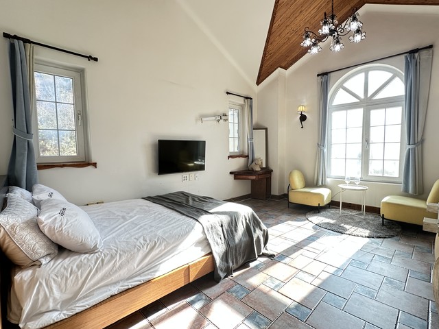 디럭스 302 (C동 2층)