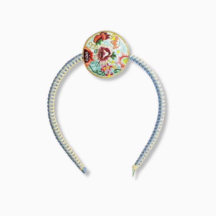 <p style="text-align:center; font-size:16px; margin-top:26px;">배씨댕기머리띠<br><span style="color:#666;">₩ 23,000</span></p>