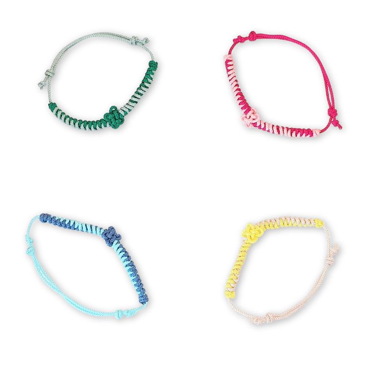 <p style="text-align:center; font-size:16px; margin-top:26px;">생쪽장식 매듭팔찌<br><span style="color:#666;">₩ 10,000</span></p>