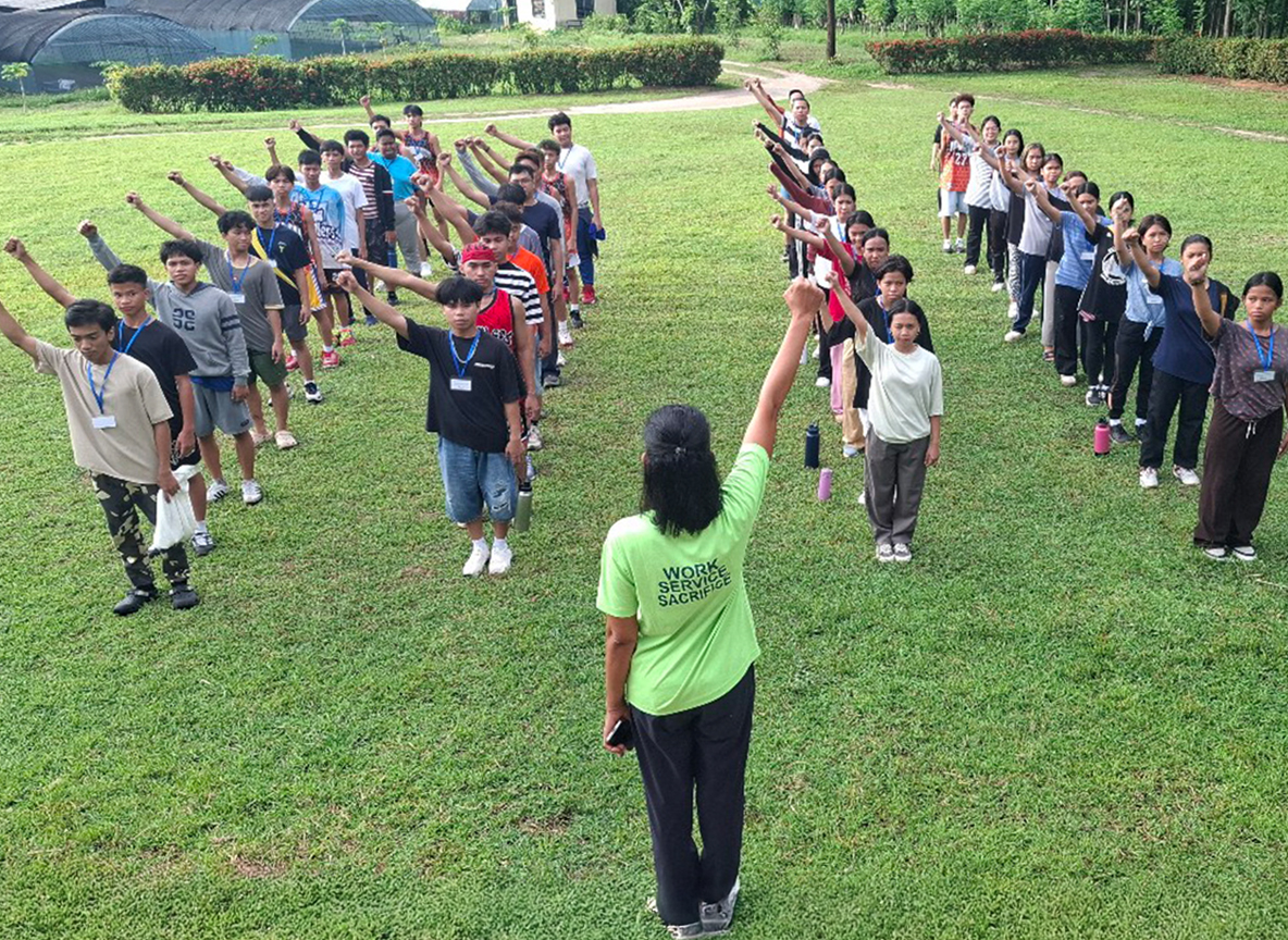 <p style="margin-left:10px;">DROP EARING</p><h5 style="margin-left:10px">UP TO 70%</h5>