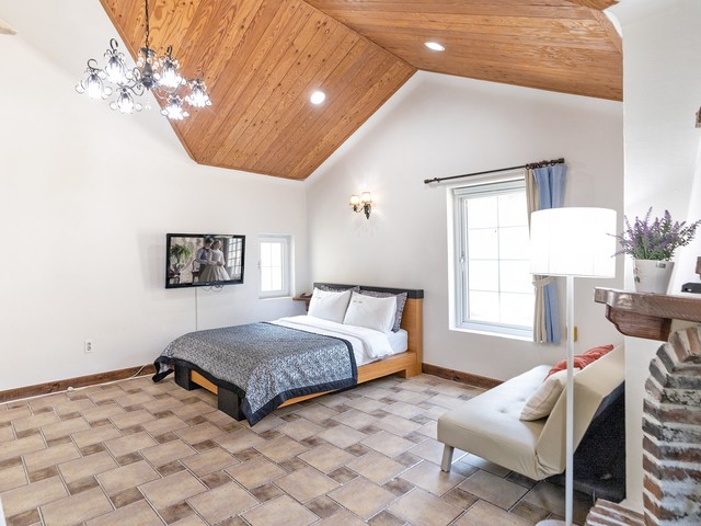 디럭스 202 (M동2층)