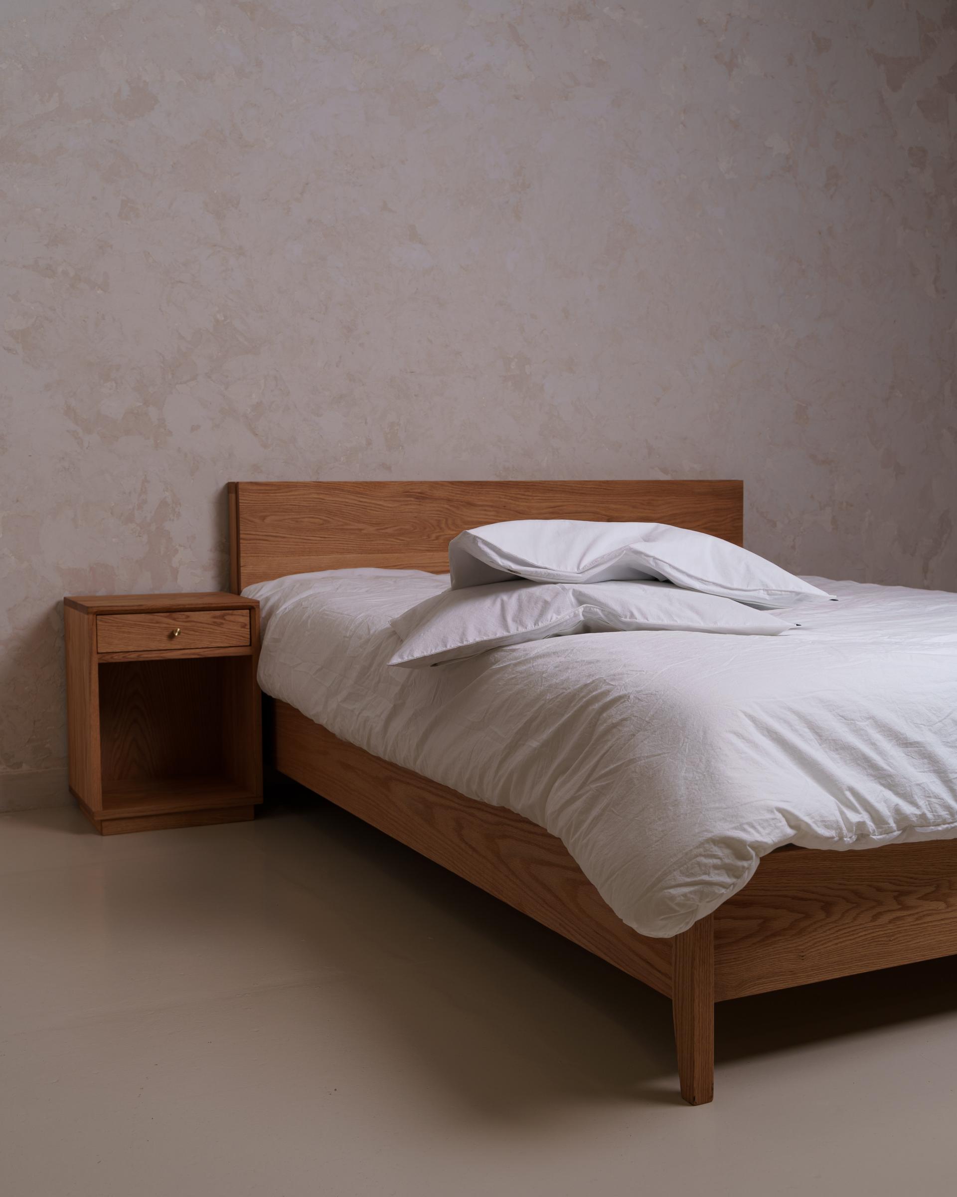 <div class="txt-wrap" style="z-index: 1; text-shadow: 1px 1px 30px #412d23;">                       <p class="title">                       GRAIN Original Bed                     </p>                     <p class="text">                                        더하지 않는 아름다움<br>                                </p>                     <div class="btn">                 <a href="https://fnob.imweb.me/80/?idx=12">구매하기</a>                 </div>                </div>